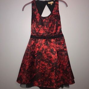 Princess Vera Wang red patterned dress